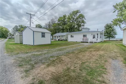 18121 Howe Shore Dr, Hounsfield, NY 13685