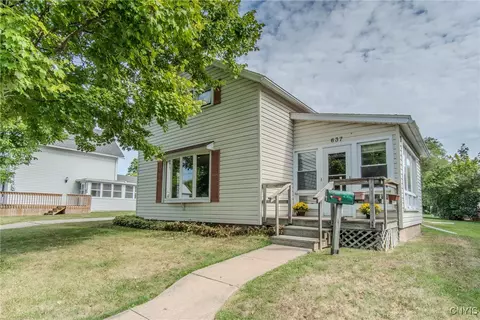 637 Theresa St, Clayton, NY 13624