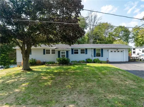 53 Birch Ln, Scriba, NY 13126