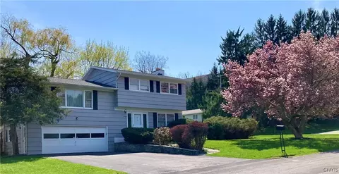 107 Rosewell Mdw, Syracuse, NY 13214