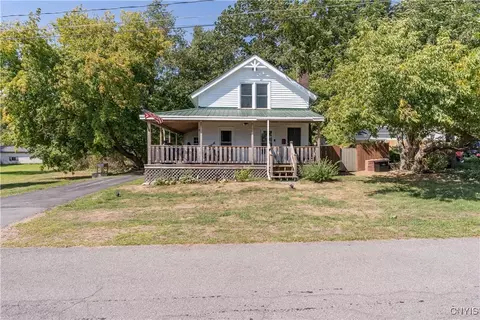 9 Redfield St, Constantia, NY 13044