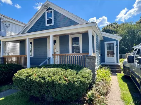 18 Mitchell St, Oswego, NY 13126