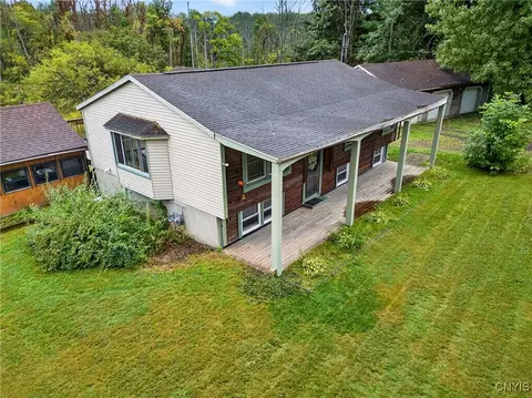 32 Kingdom Rd, Volney, NY 13126