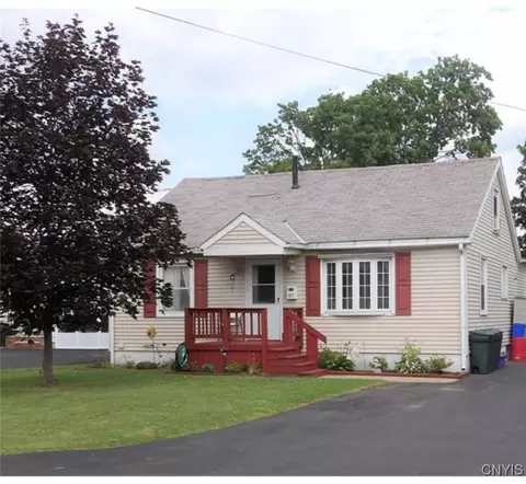 107 Lorenzo Dr, Salina, NY 13206