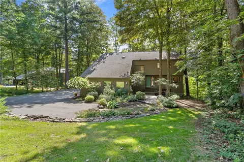 7295 Wakefield Dr, Fayetteville, NY 13066
