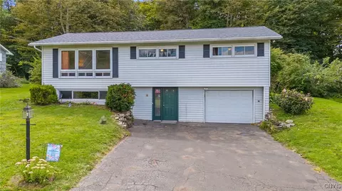 135 Charles Dr, Camillus, NY 13031