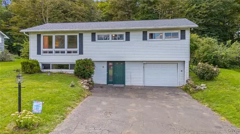 135 Charles Dr, Camillus, NY 13031