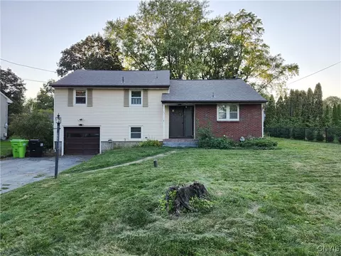 111 Pembrook Dr, Fayetteville, NY 13066