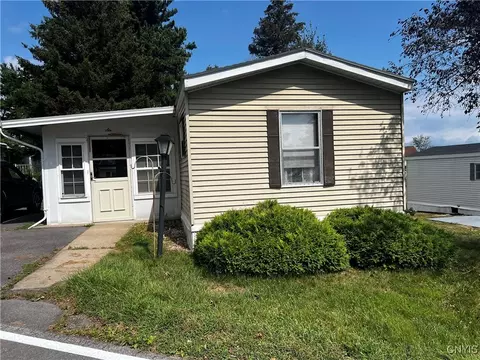6 Singleton Dr, New Hartford, NY 13413