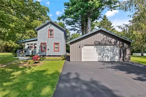 89 Elm St, Schroeppel, NY 13135