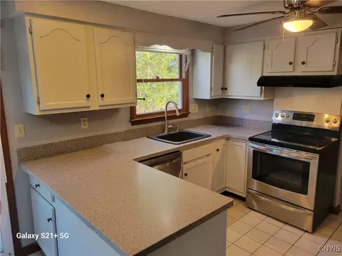 3195 Fields End Dr, Lysander, NY 13027 photo 12