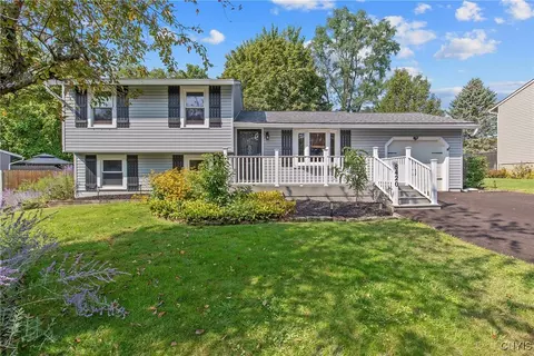 8420 Sextant Dr, Baldwinsville, NY 13027