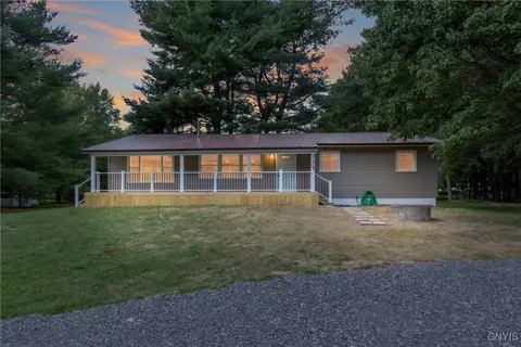 111 Dutch Rd, Central Square, NY 13036