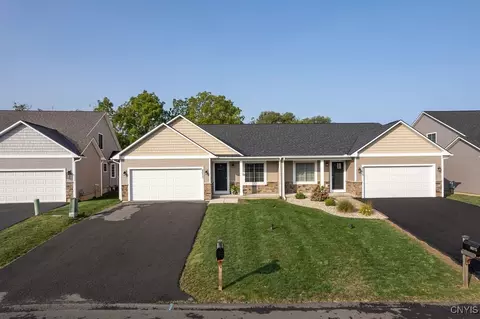 8073 Forest Ridge Ln, Lysander, NY 13027