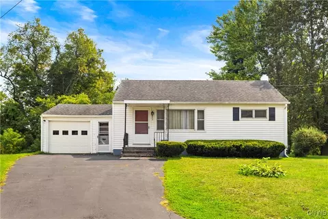 2 Dawes Ct E, Utica, NY 13502