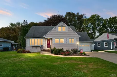 16 Bellewood Cir, Syracuse, NY 13212