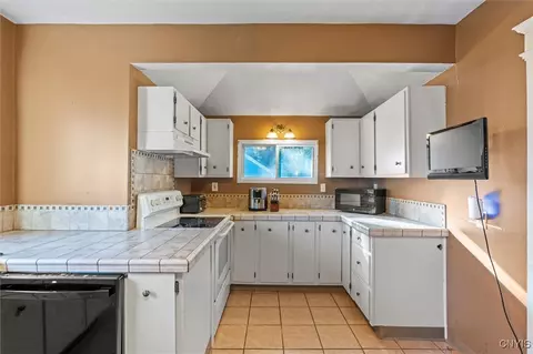 Kitchen - 712 Summit Ave, Syracuse, NY 13207 photo 2 of 3