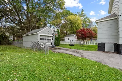 Exterior - 712 Summit Ave, Syracuse, NY 13207 photo 7 of 10