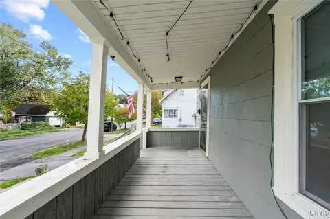 Exterior - 712 Summit Ave, Syracuse, NY 13207 photo 4 of 10
