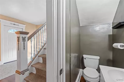 Entry Way - 712 Summit Ave, Syracuse, NY 13207 photo 4 of 6