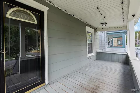 Exterior - 712 Summit Ave, Syracuse, NY 13207 photo 3 of 10