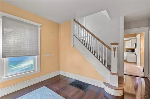 Entry Way - 712 Summit Ave, Syracuse, NY 13207 photo 3 of 6