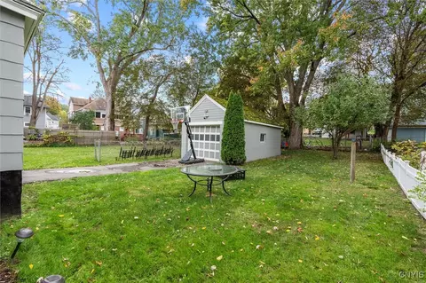 Exterior - 712 Summit Ave, Syracuse, NY 13207 photo 9 of 10