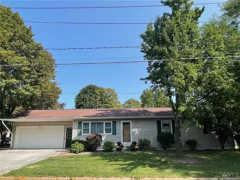 201 Sayles St, Oneida, NY 13421