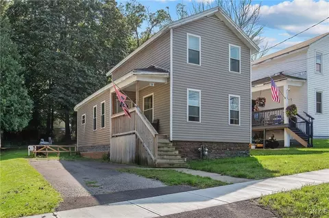 78 Varick St, Oswego, NY 13126