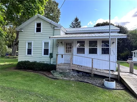 2756 Green St, Brutus, NY 13166