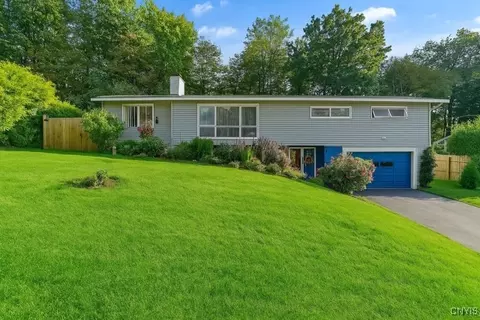 304 Southfield Dr, Fayetteville, NY 13066