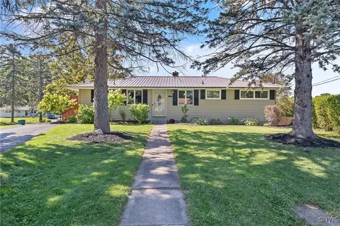 19 Colony Cir, Camillus, NY 13031