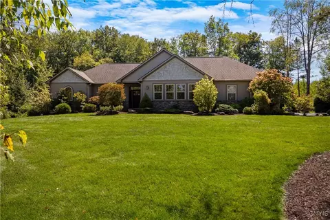 4350 Chickadee Cir, Onondaga, NY 13215