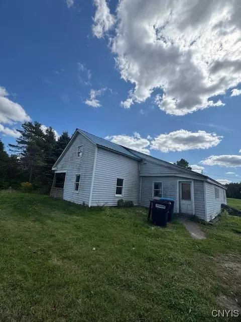 3 Rose Rd, Pitcairn, NY 13648