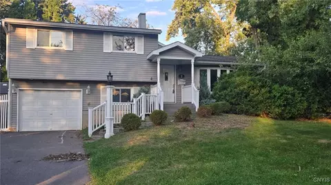 2 Ilex Ln, Liverpool, NY 13090