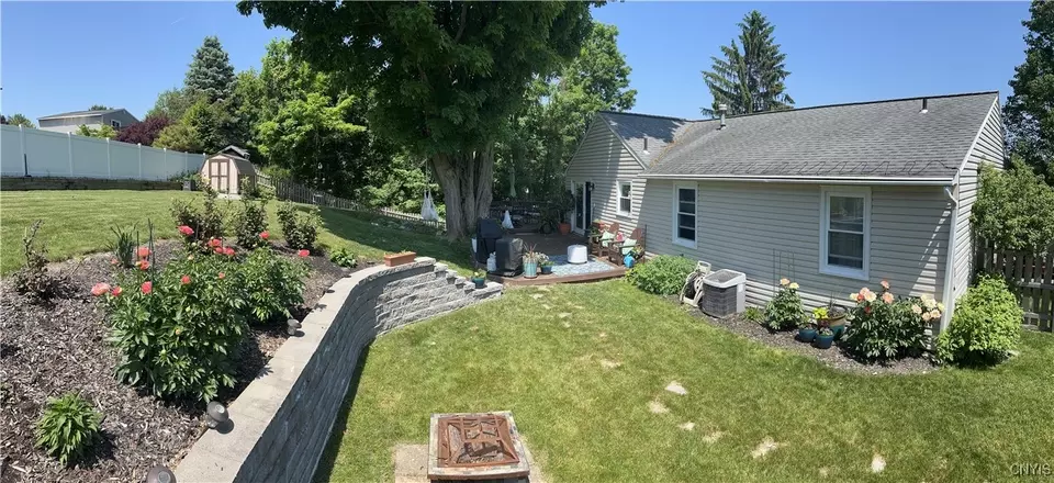 113 Vantage Dr, Camillus, NY 13031 | MLS# S1637622 | 49 Photos - Movoto