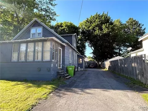 106 Garden City Dr, Salina, NY 13211