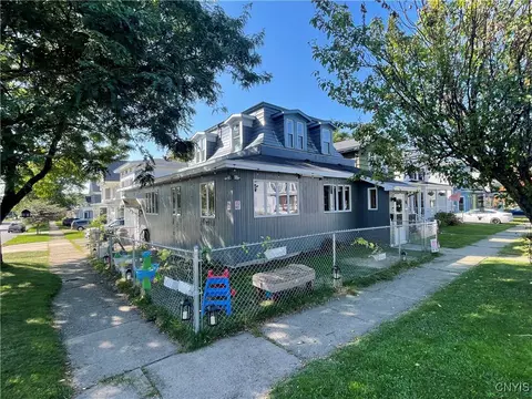 86 W Oneida St, Oswego, NY 13126