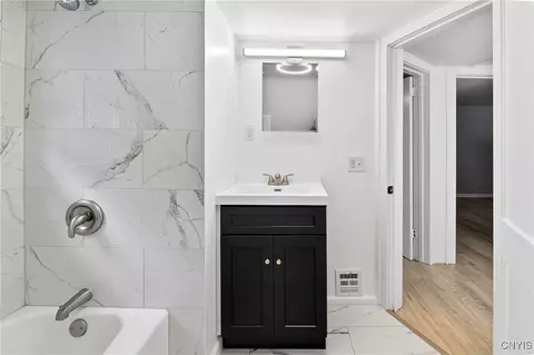 Bath - 509 Wright Ave, Salina, NY 13211 photo 3 of 4