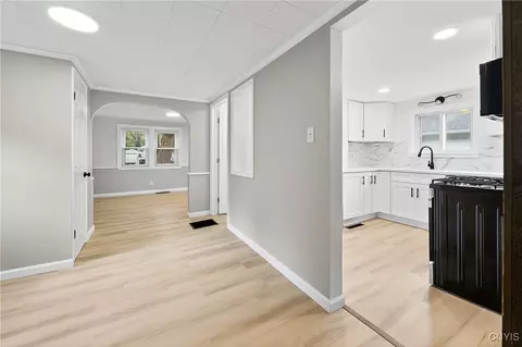 Entry Way - 509 Wright Ave, Salina, NY 13211 photo 5 of 11