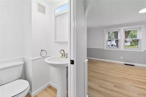Entry Way - 509 Wright Ave, Salina, NY 13211 photo 8 of 11