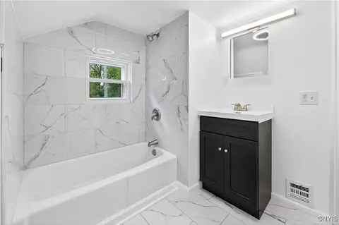 Bath - 509 Wright Ave, Salina, NY 13211 photo 2 of 4