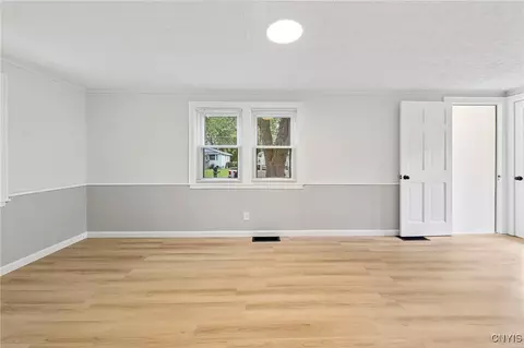 Living - 509 Wright Ave, Salina, NY 13211 photo 8 of 8