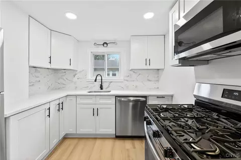Kitchen - 509 Wright Ave, Salina, NY 13211 photo 4 of 4