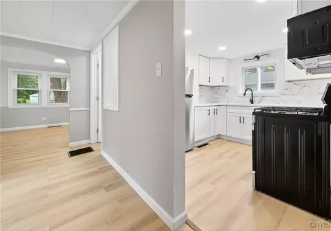 Entry Way - 509 Wright Ave, Salina, NY 13211 photo 6 of 11