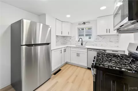Kitchen - 509 Wright Ave, Salina, NY 13211 photo 2 of 4