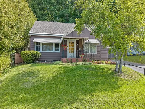 127 Thurlow Dr, Syracuse, NY 13205
