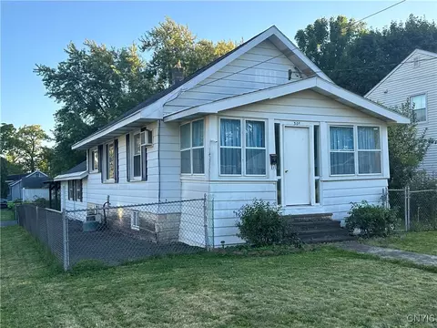 301 Richfield Blvd, Salina, NY 13211