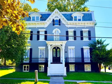 24 Grover St, Auburn, NY 13021