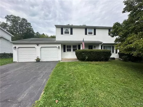 202 Thornton Cir S, Camillus, NY 13031